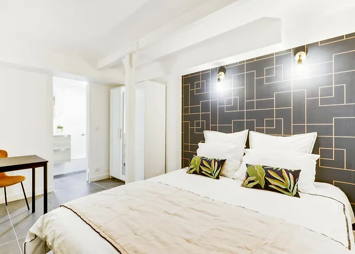 Convinient Souplex Basement 5mn Near Metro And Montmartre *