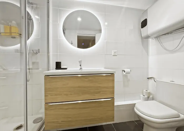 Convinient Souplex Basement 5mn Near Metro And Montmartre Apartament
