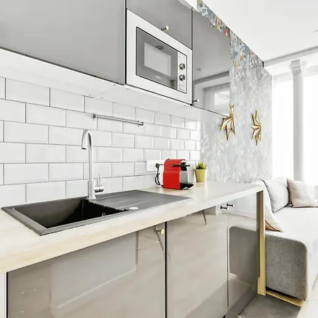 Convinient Souplex Basement 5mn Near Metro And Montmartre *