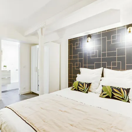 Convinient Souplex Basement 5mn Near Metro And Montmartre *