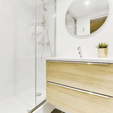 Convinient Souplex Basement 5mn Near Metro And Montmartre * Paris